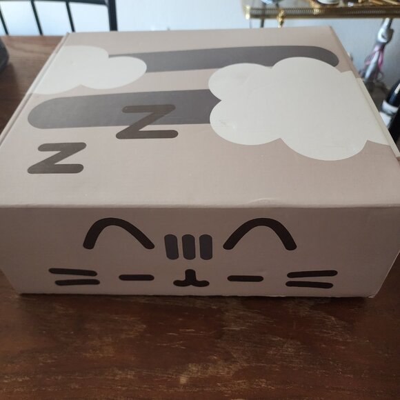 🔴SOLD🔴Pusheen Box Fall 2018 - Includes 6 out of 8 items BNWT, sealed, unopened - Picture 8 of 12